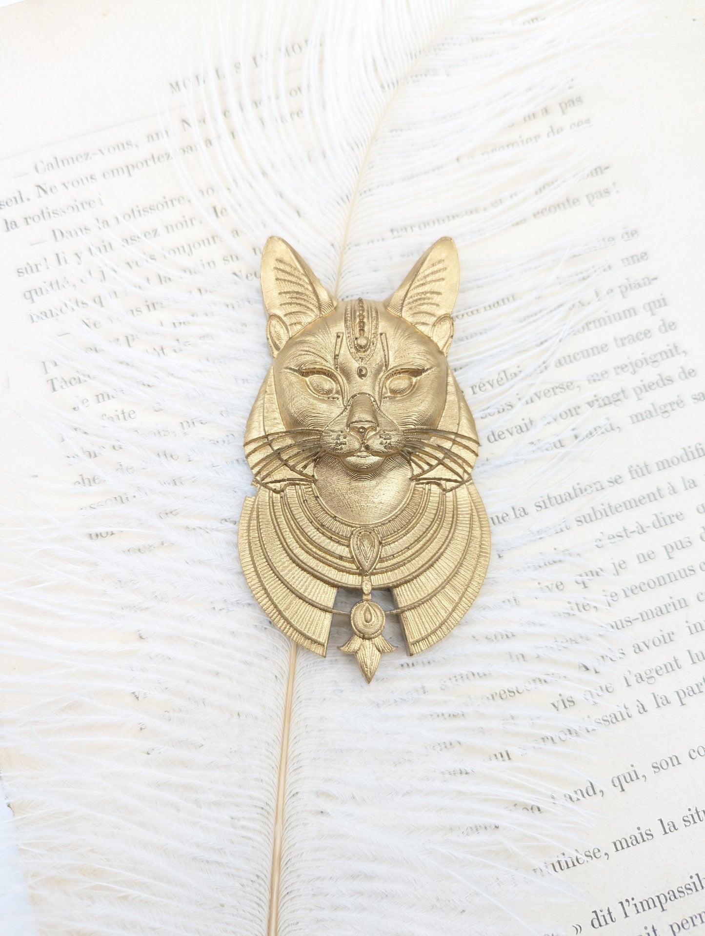 Cabinet de curiosité – portrait mural déesse Bastet or antique, mythologie égyptienne