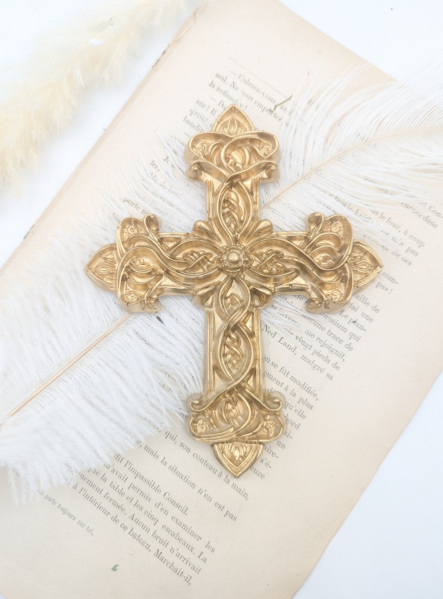 Ex voto croix catholique doré