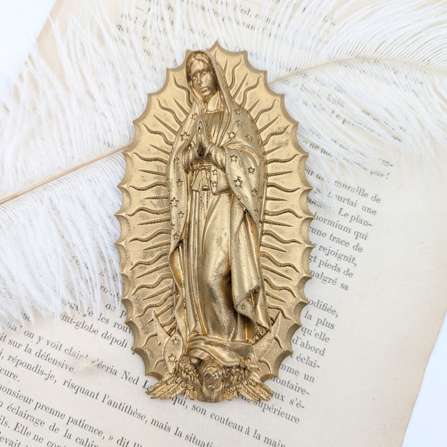 Décoration murale Vierge de Guadalupe dorée – ex voto, icône religieuse catholique artisanale