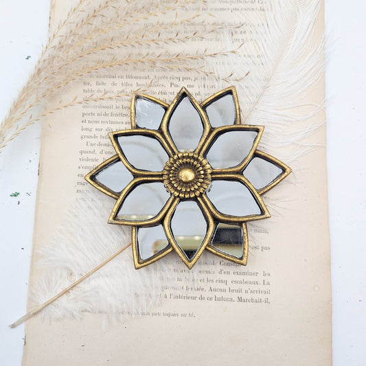 Décoration murale fleur miroir dorée – style bohème vintage fait main