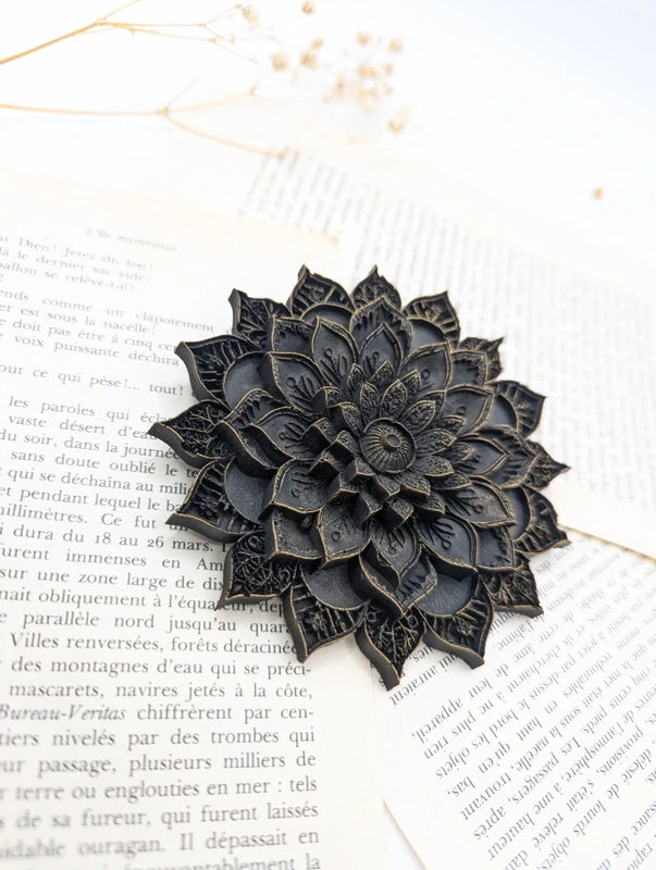 Rosace noire en résine – idée cadeau déco gothique et médiévale