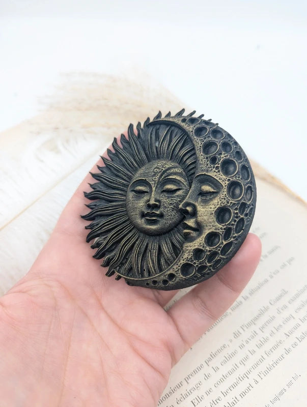 Décoration murale soleil lune – ambiance cabinet de curiosité ésotérique