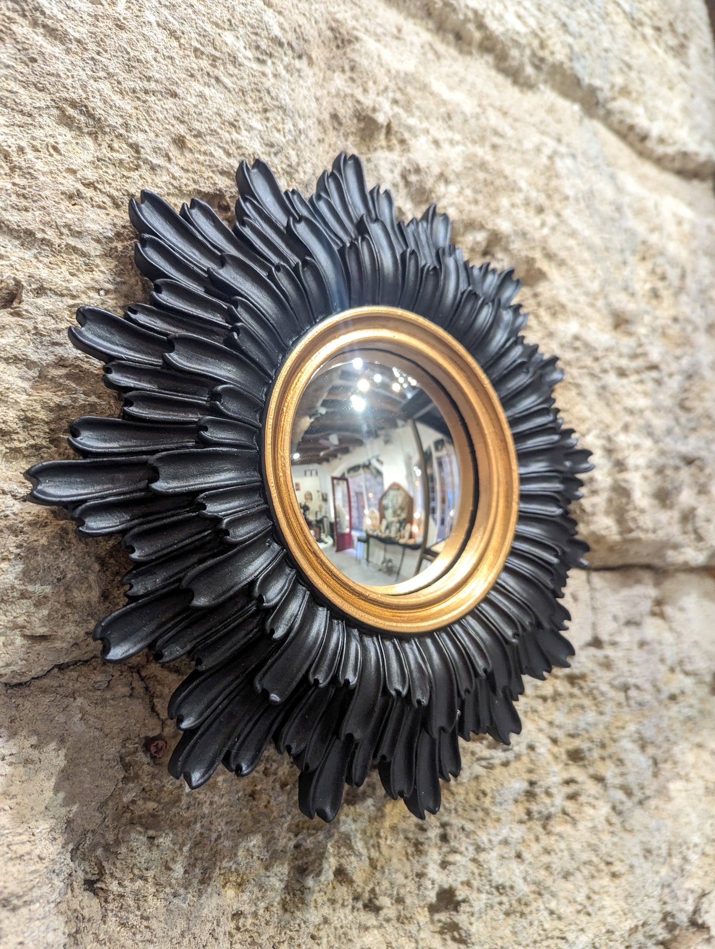 Miroir soleil noir et or – vue de face décoration murale gothique chic