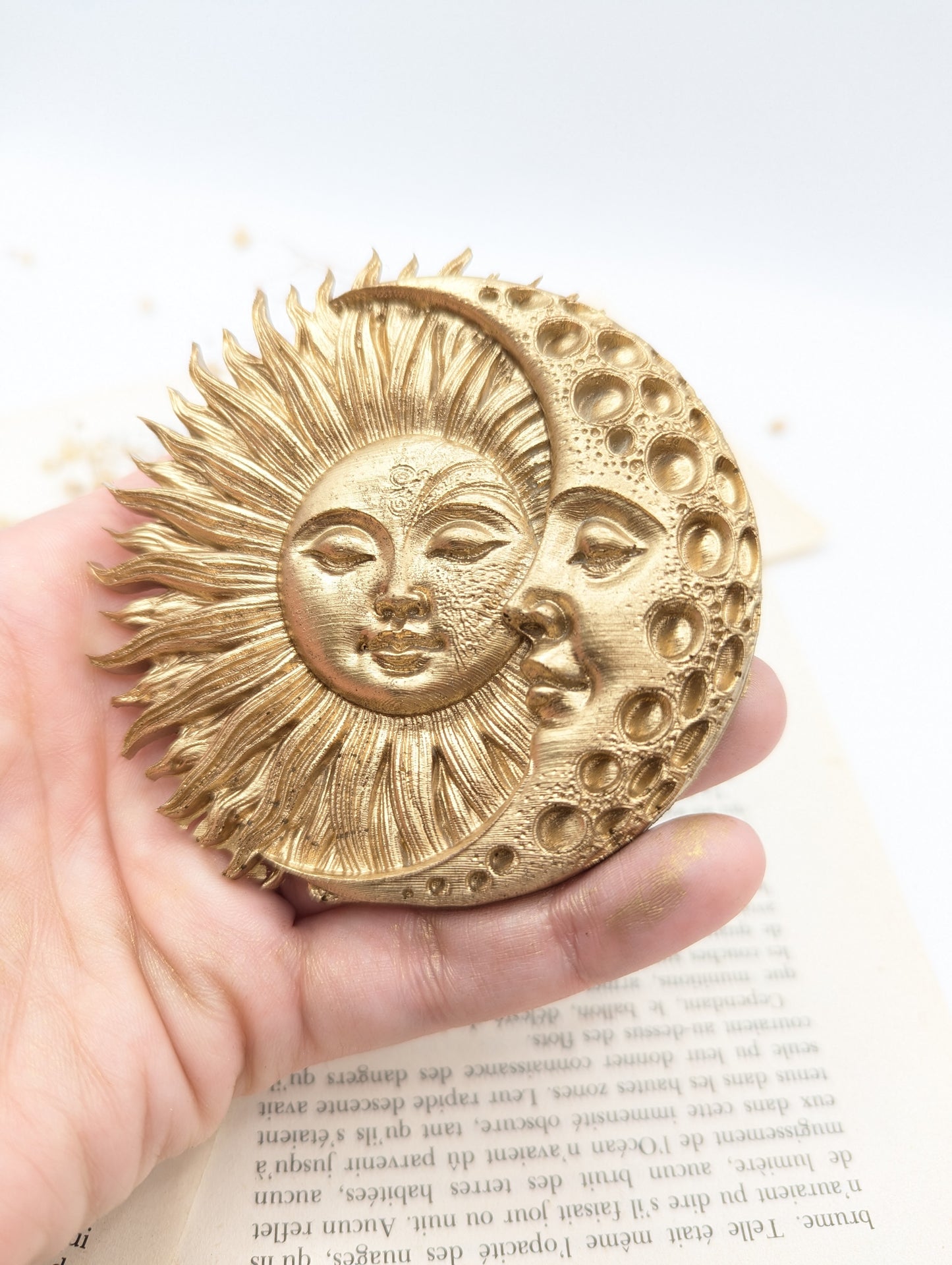 Décoration murale soleil et lune doré – magie féerique & cabinet de curiosité fantastique