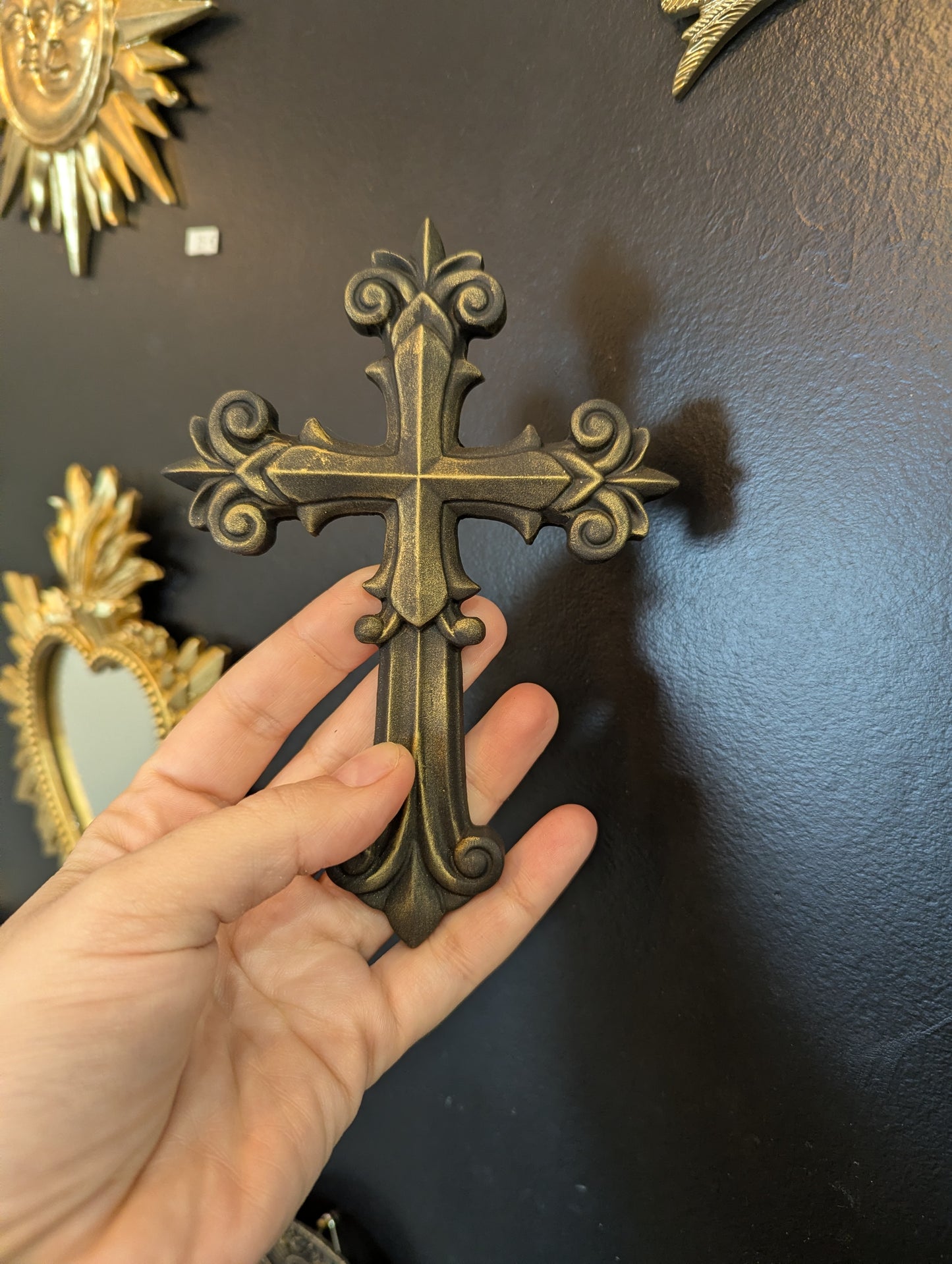 Décoration murale croix catholique noire – ex-voto baroque gothique & cabinet de curiosité élégant