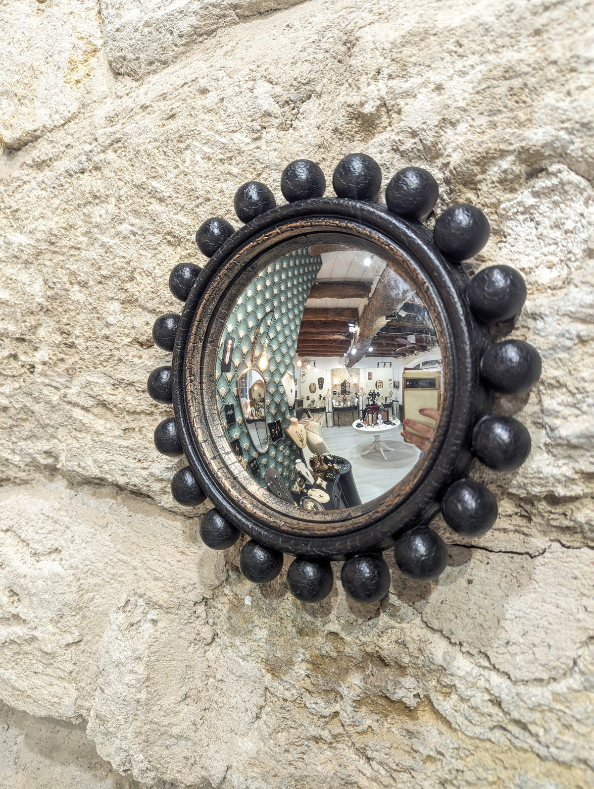 Miroir convexe noir à cadre perlé, décoration gothique