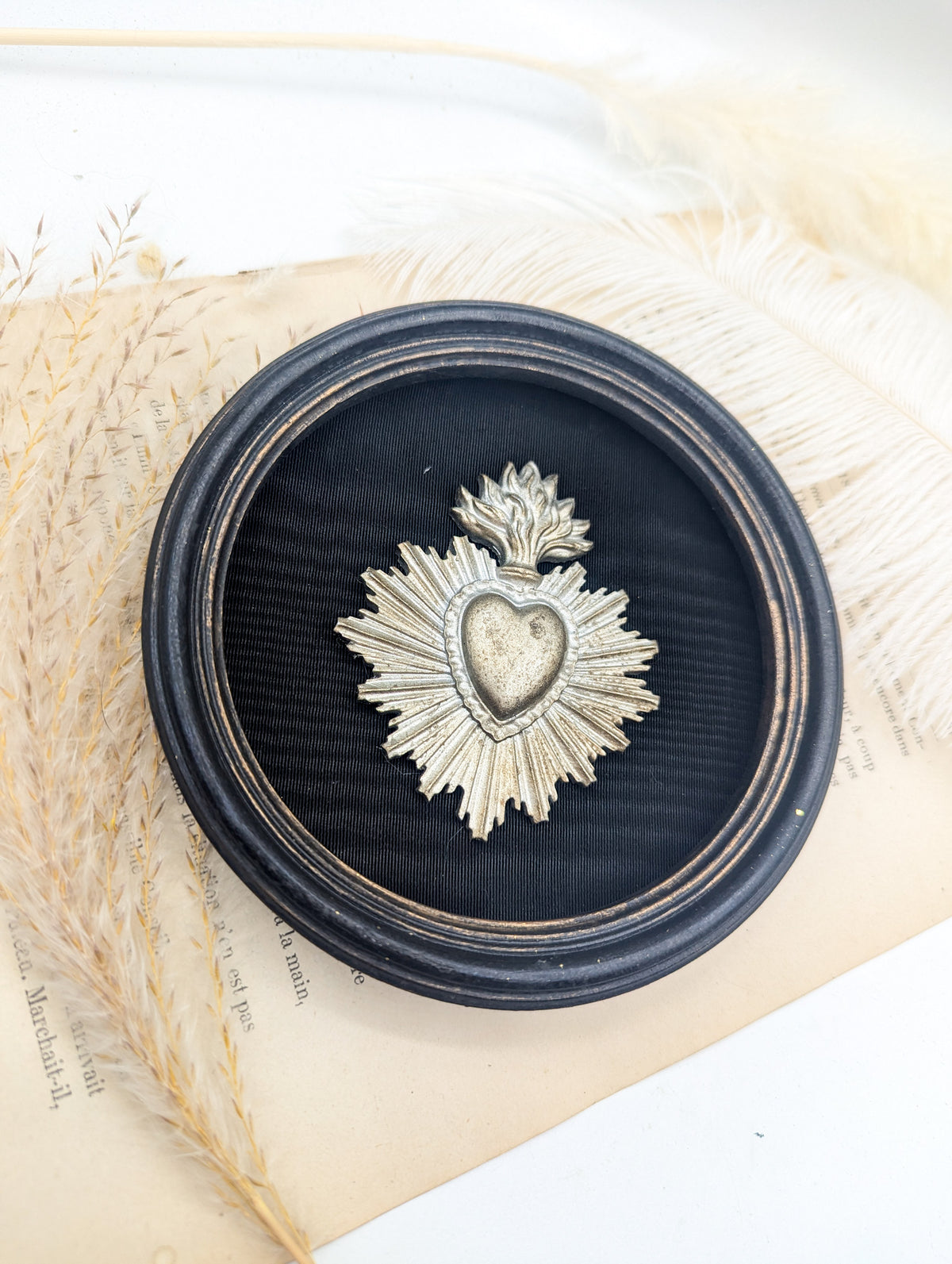 Cadre ex-voto cœur sacré argenté, style gothique vintage