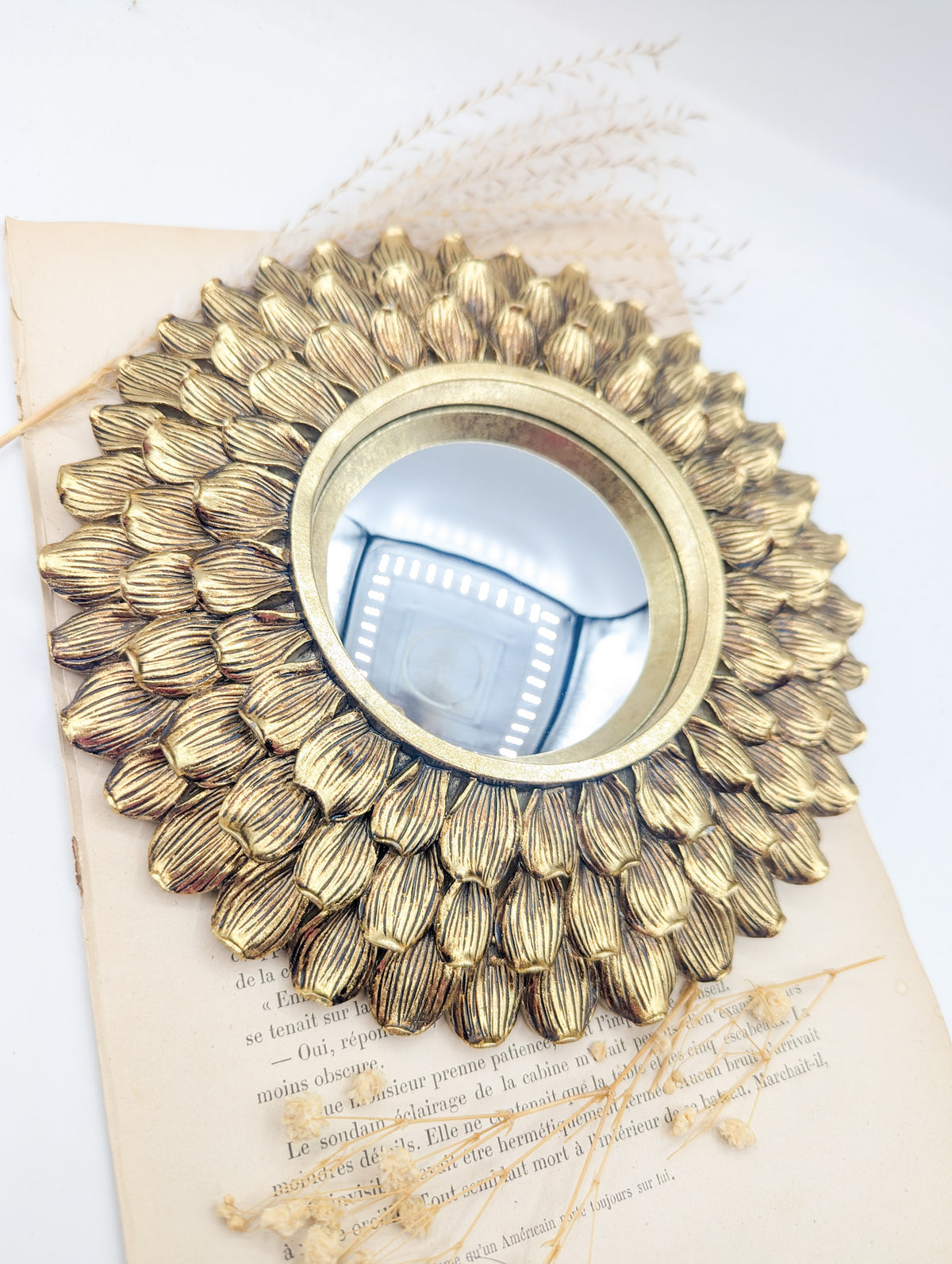 Miroir convexe fleur dorée, style vintage cabinet de curiosités