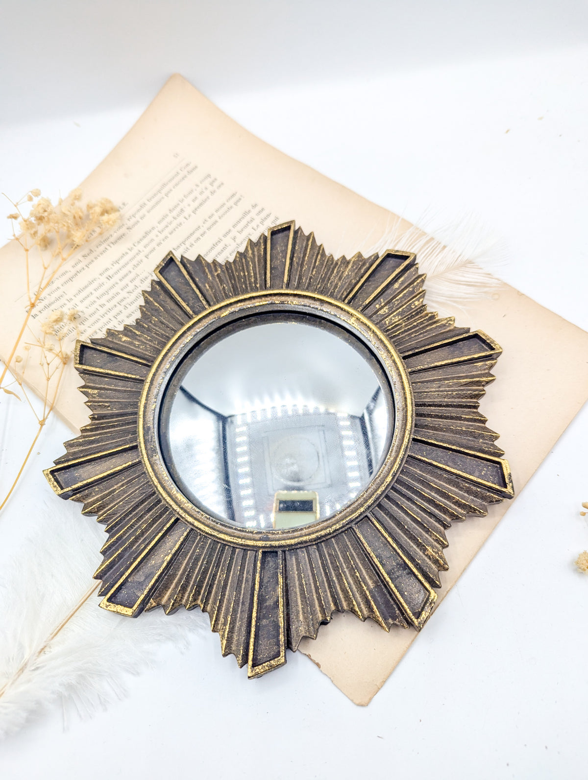Miroir soleil ex-voto doré vieilli avec fleurs séchées