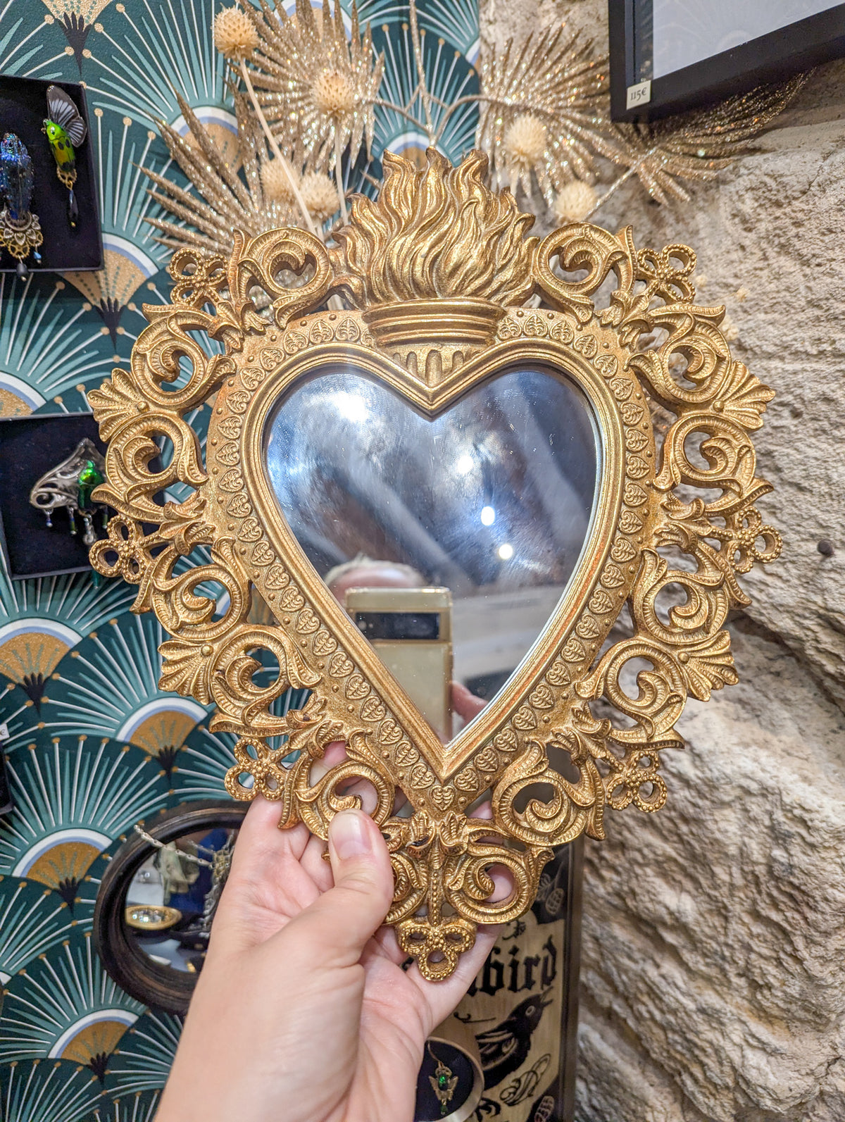 Miroir cœur sacré ex-voto tenu en main, taille 25 x 30 cm