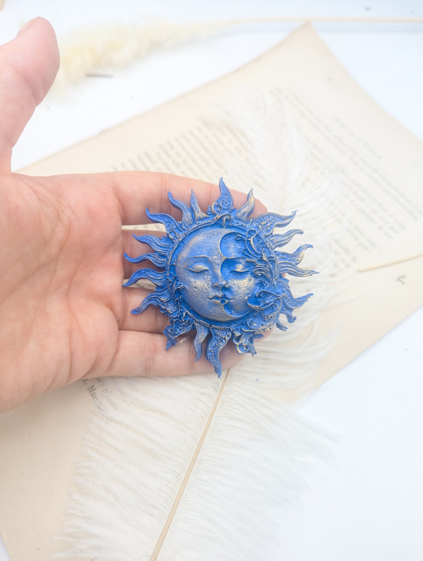 Décoration murale soleil et lune bleu – visage mystique pop Frida Kahlo & cabinet de curiosité