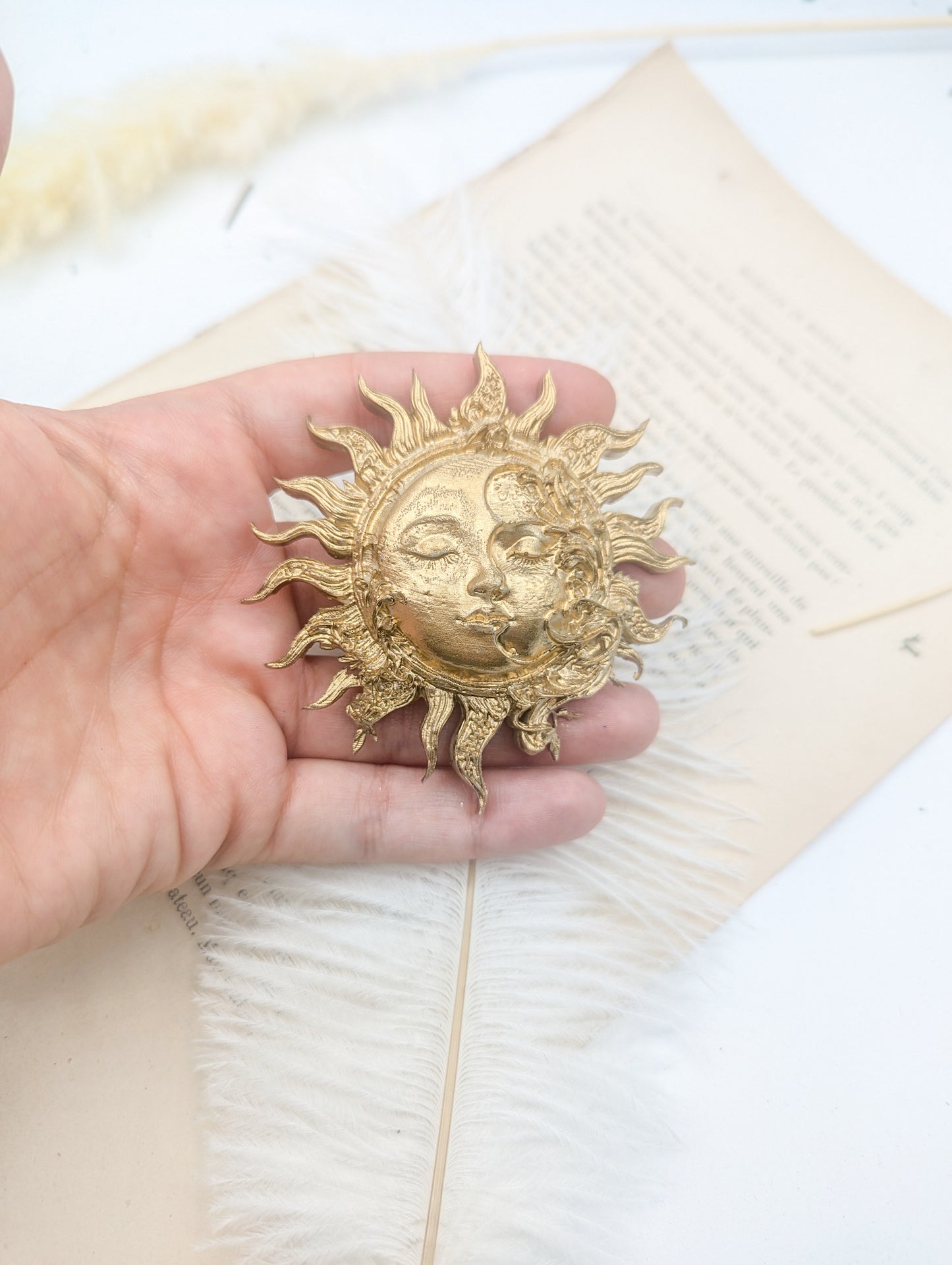 Décoration murale soleil et lune doré – déco mystique ésotérique bohème & cabinet de curiosité