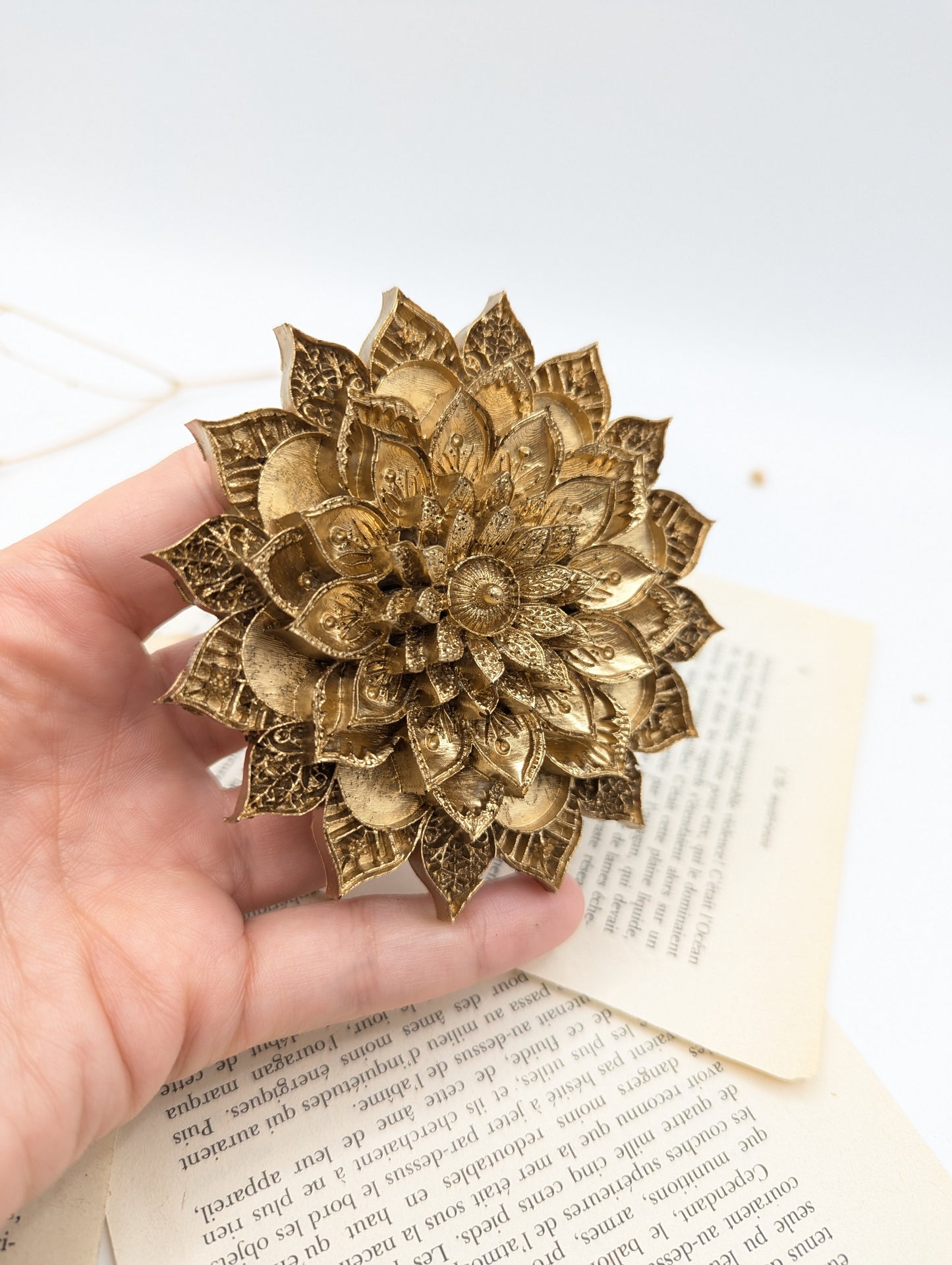 Rosace dorée en résine – idée cadeau déco bohème originale