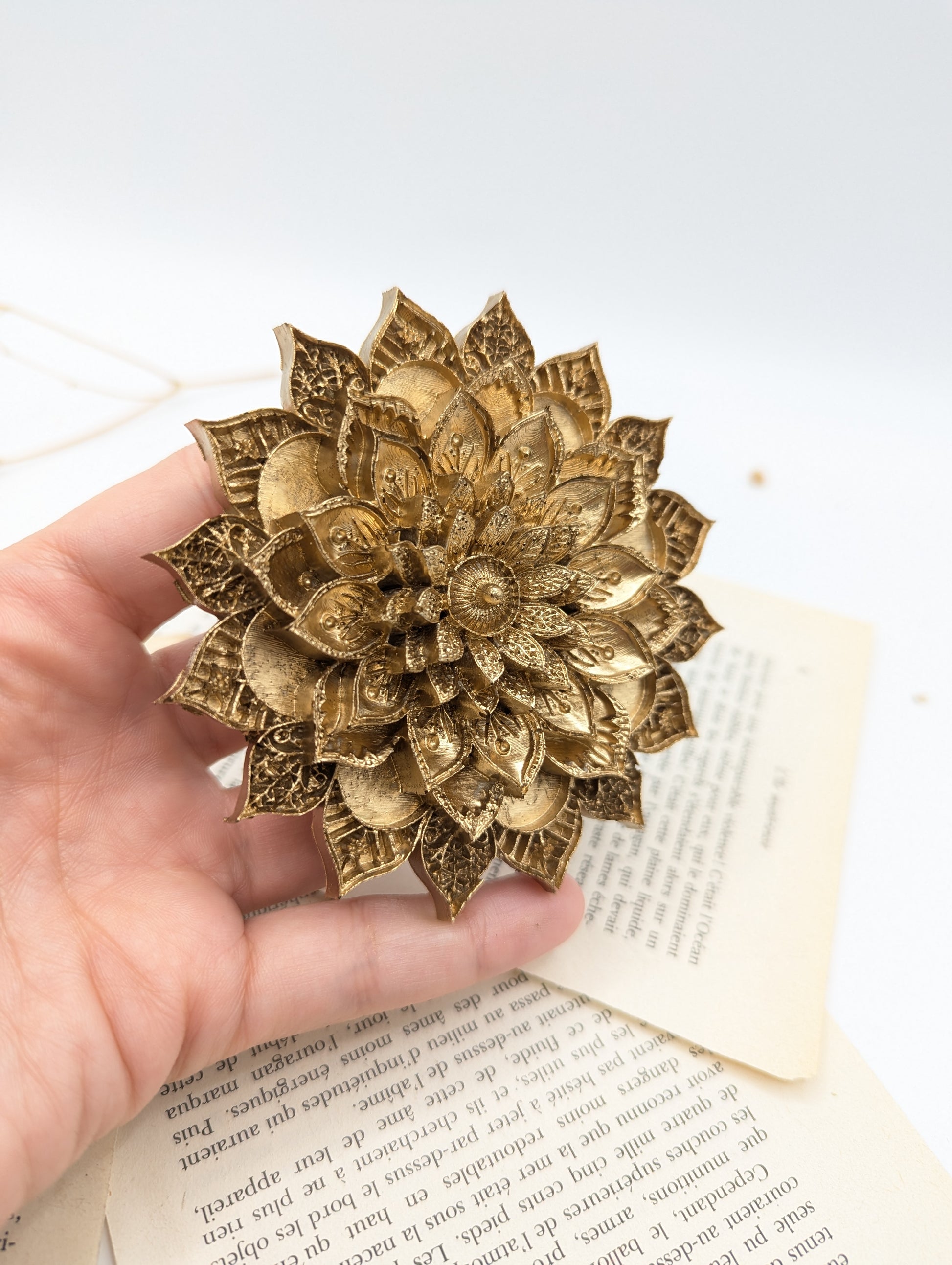 Rosace dorée en résine – idée cadeau déco bohème originale