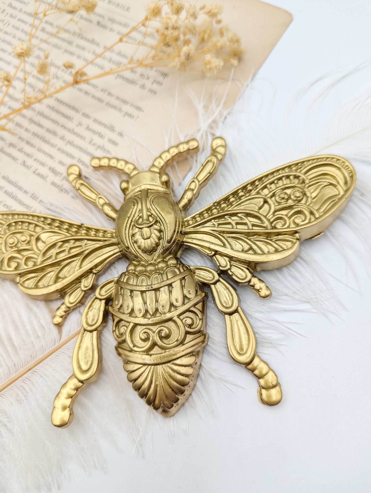 Objet décoratif mural abeille steampunk pour intérieur vintage et cabinet de curiosités
