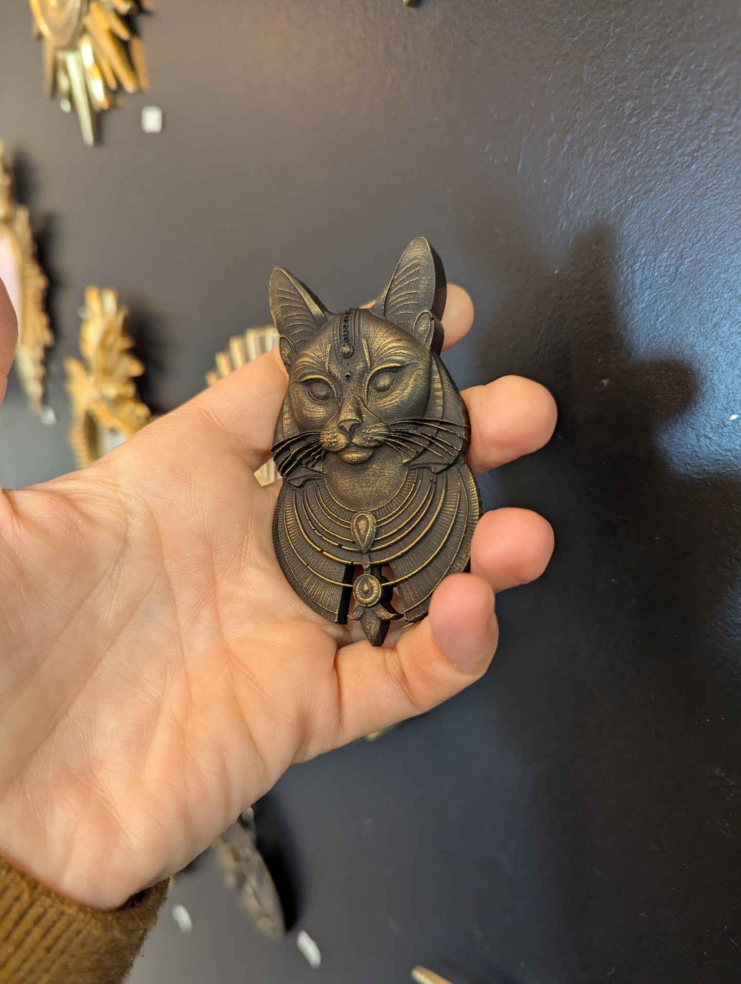 Décoration murale portrait Bastet, déesse chat égyptienne en noir antique