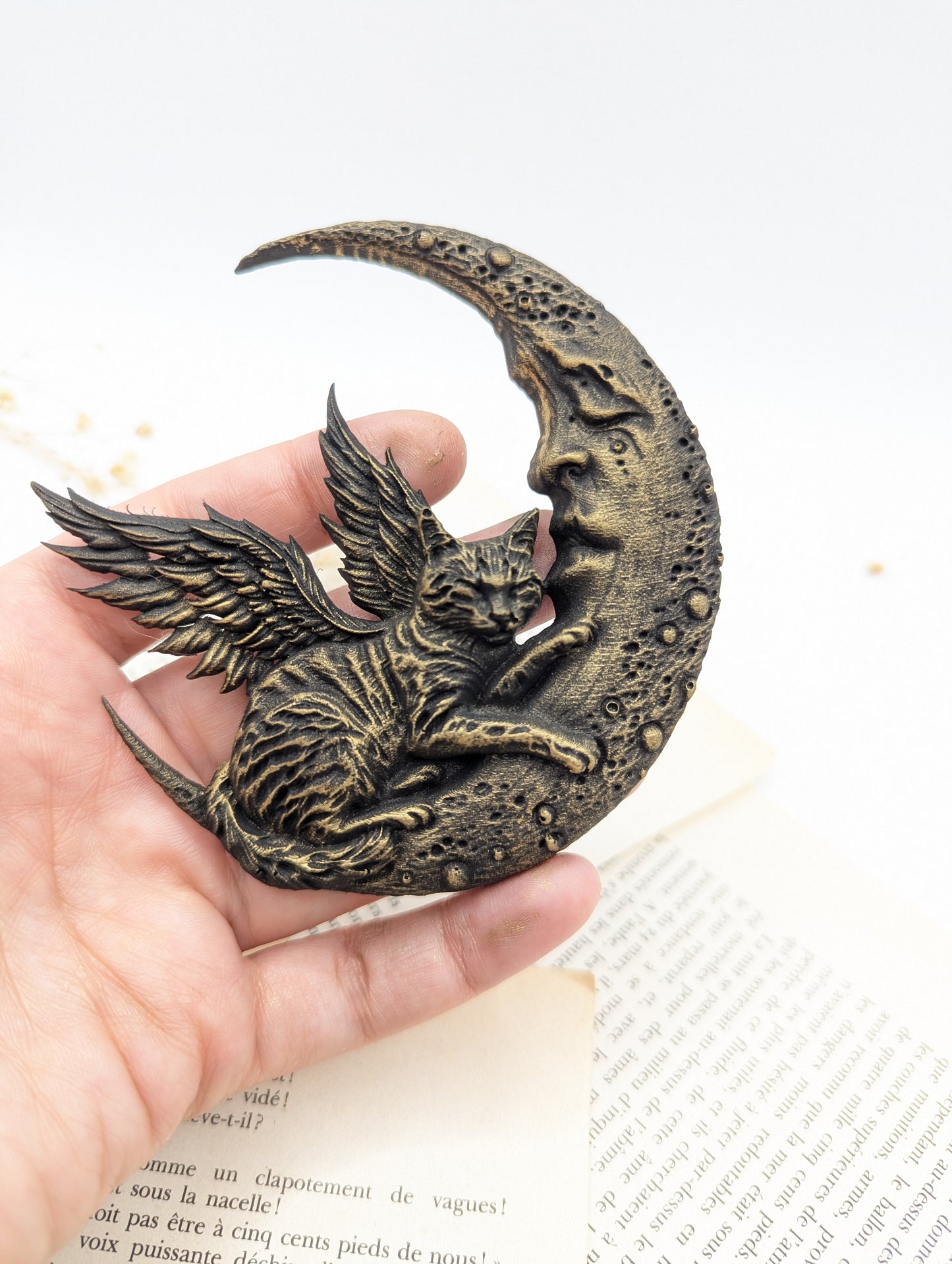 Chat sur lune noire, pièce décorative murale style cabinet de curiosité gothique