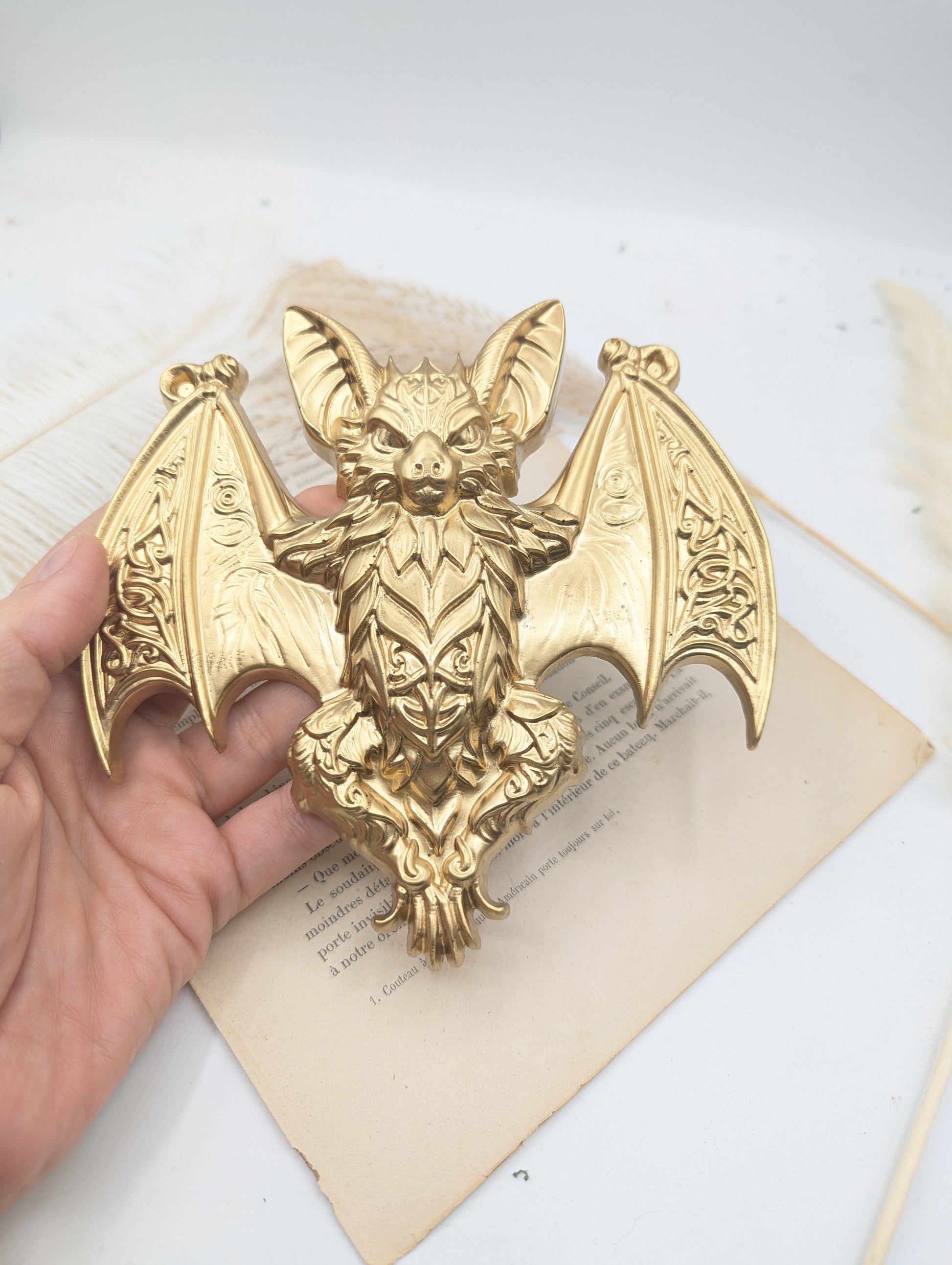 Chauve-souris steampunk doré antique – décoration murale gothique et celtique