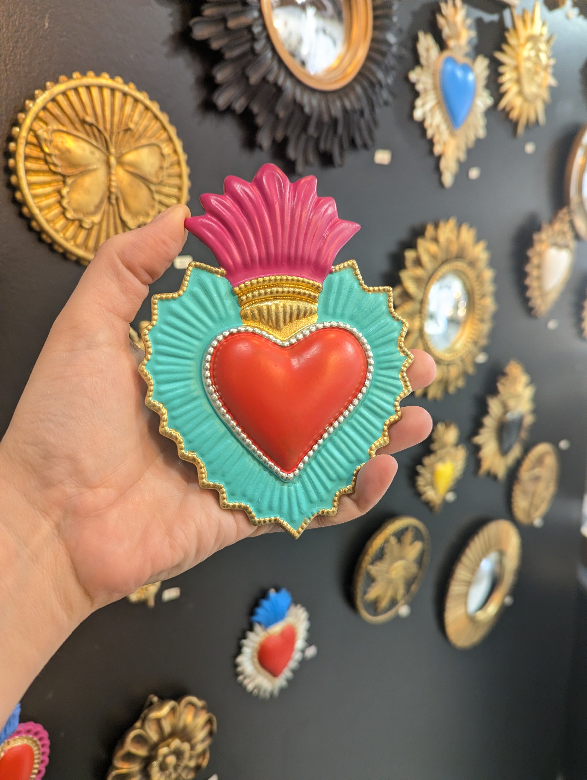 Cœur sacré décoratif coloré inspiration bohème mexicaine et cabinet de curiosités