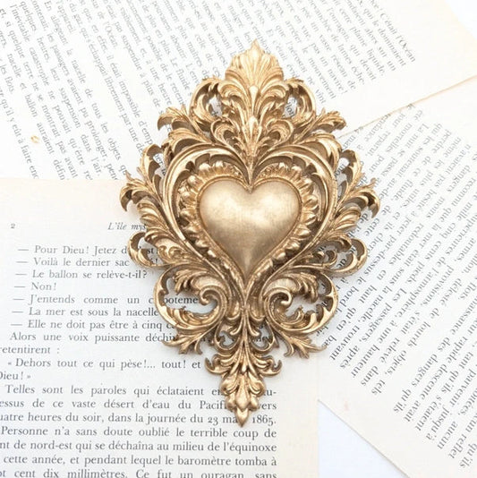 Cœur sacré doré ex voto décoration murale baroque romantique