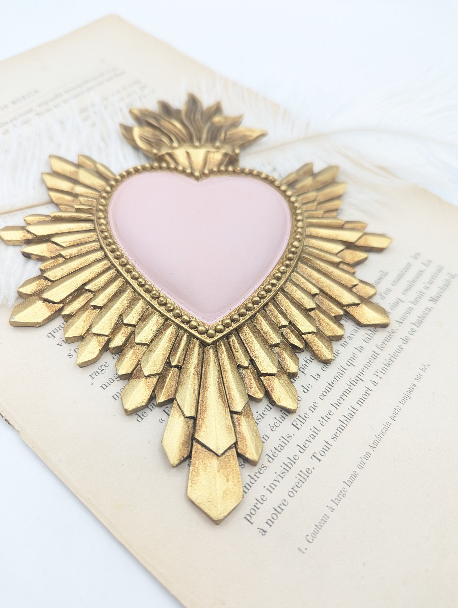Décoration vintage chic cœur ex-voto pour intérieur romantique et féerique