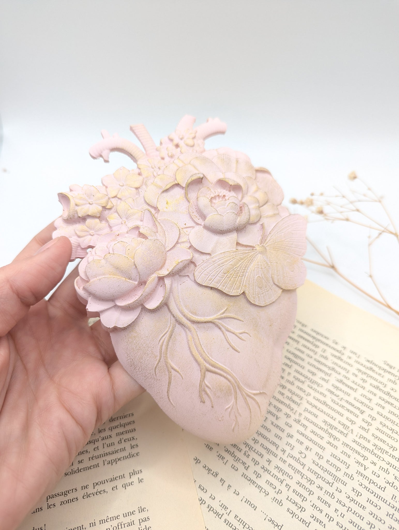  Cœur anatomique rose pastel en résine – décoration murale fait main Sud de la France