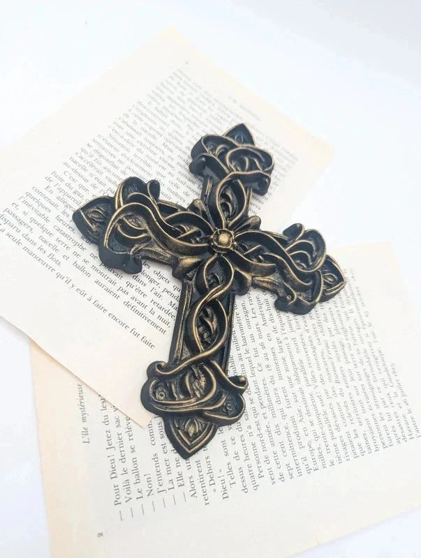 Croix noire baroque en résine décoration murale gothique