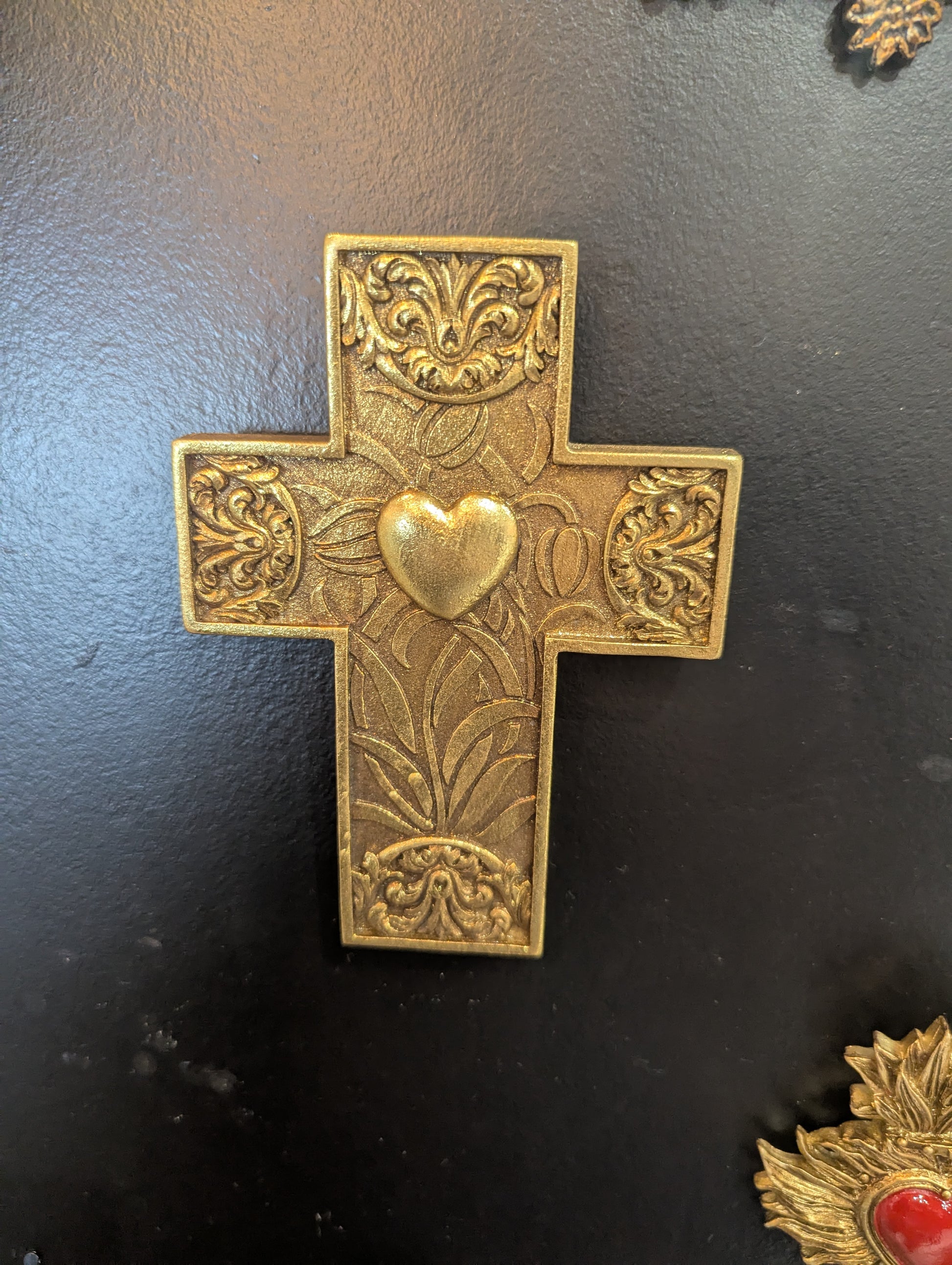 Décoration murale croix catholique cœur sacré ex-voto doré – style vintage chic mystique