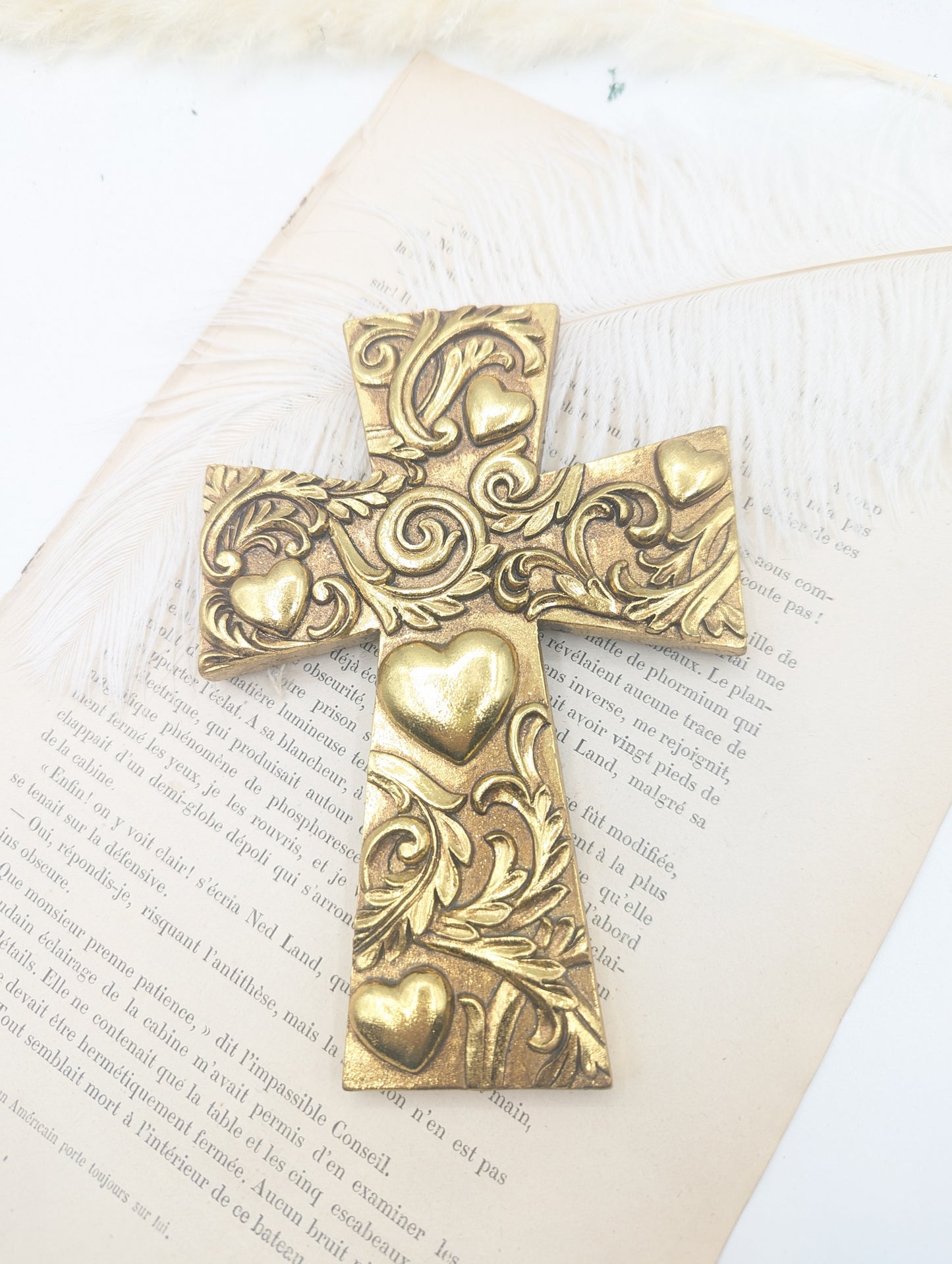 Croix catholique baroque dorée 10,5x15 cm – décoration murale spirituelle mystique