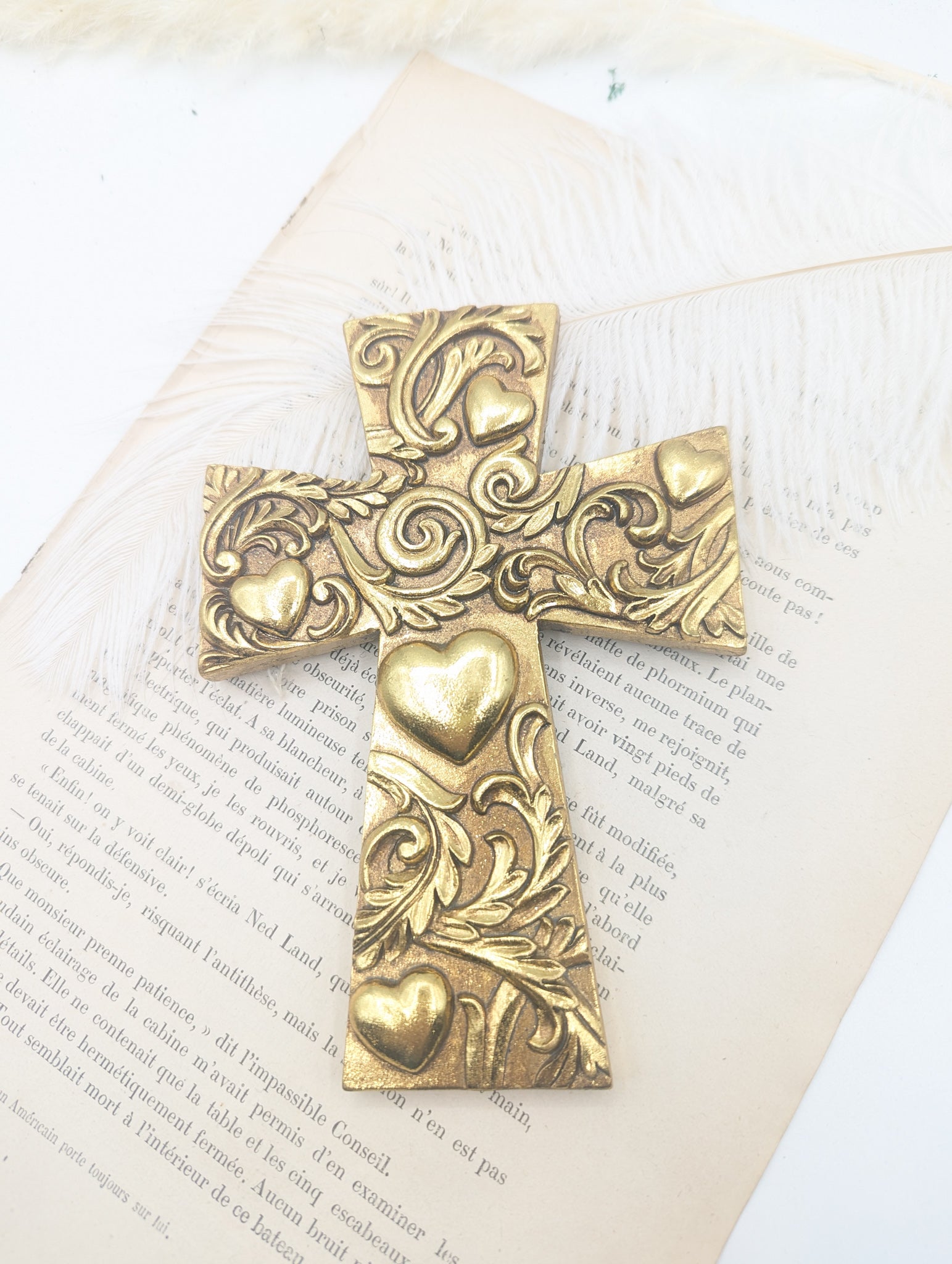 Croix catholique baroque dorée 10,5x15 cm – décoration murale spirituelle mystique