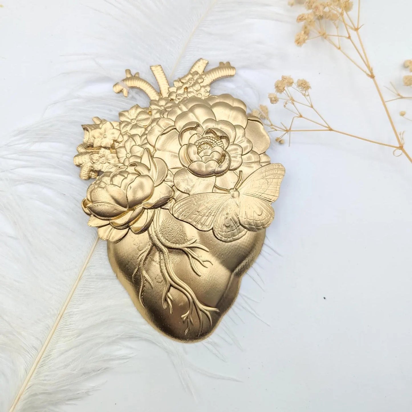 Décoration murale cœur gothique romantique doré pour intérieur bohème et mystérieux