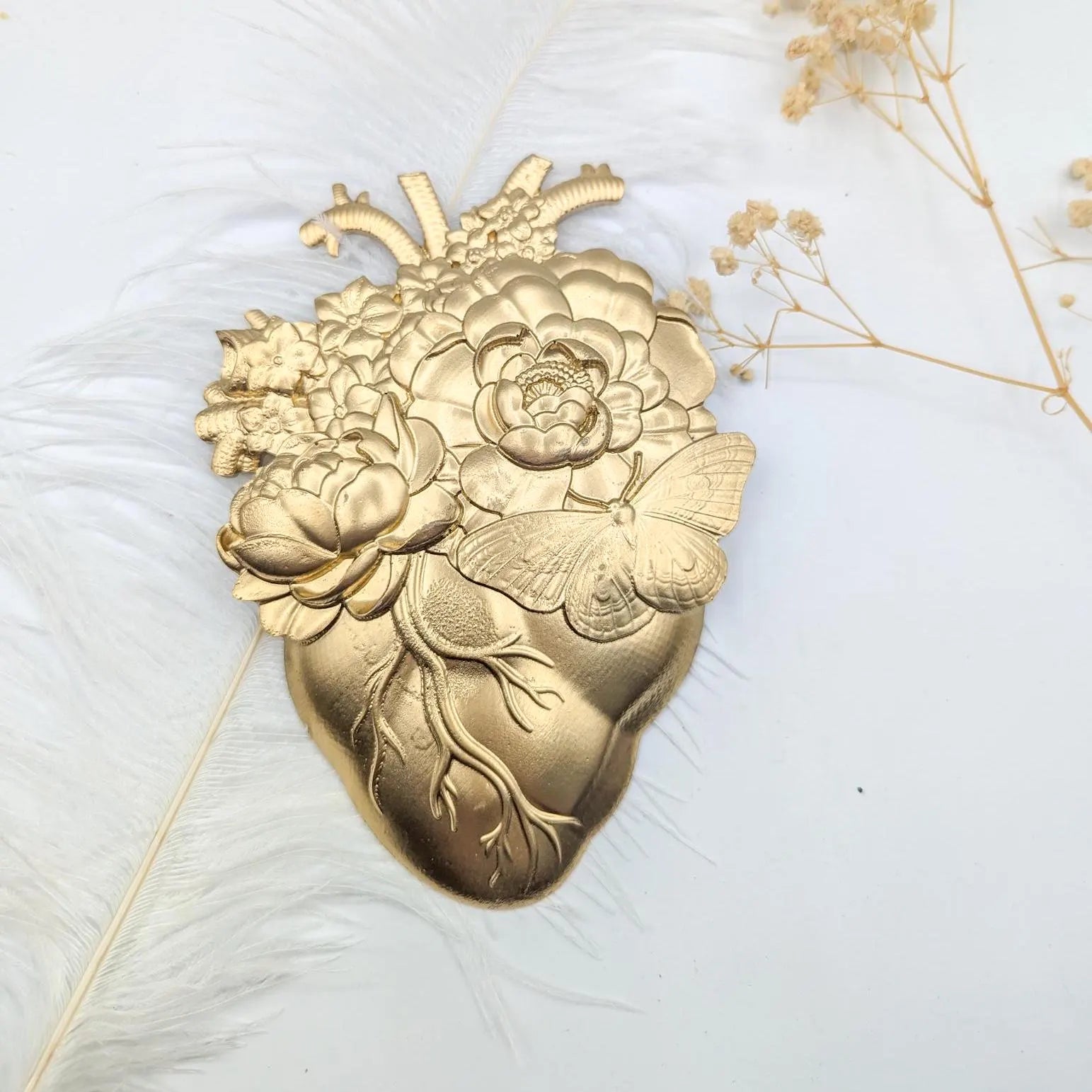 Décoration murale cœur gothique romantique doré pour intérieur bohème et mystérieux
