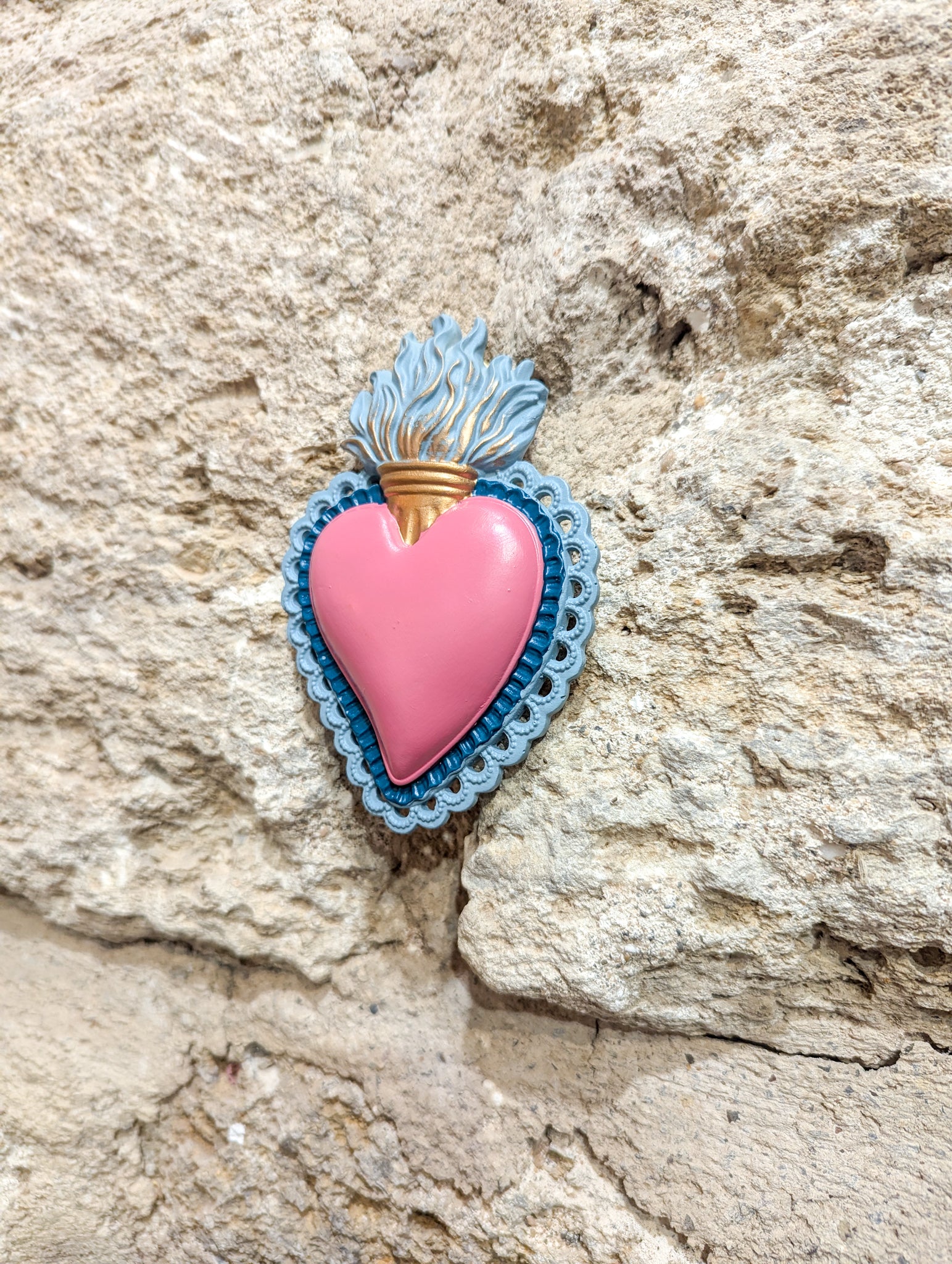 Décoration murale cœur sacré romantique rose et bleu pour ambiance bohème et mystique