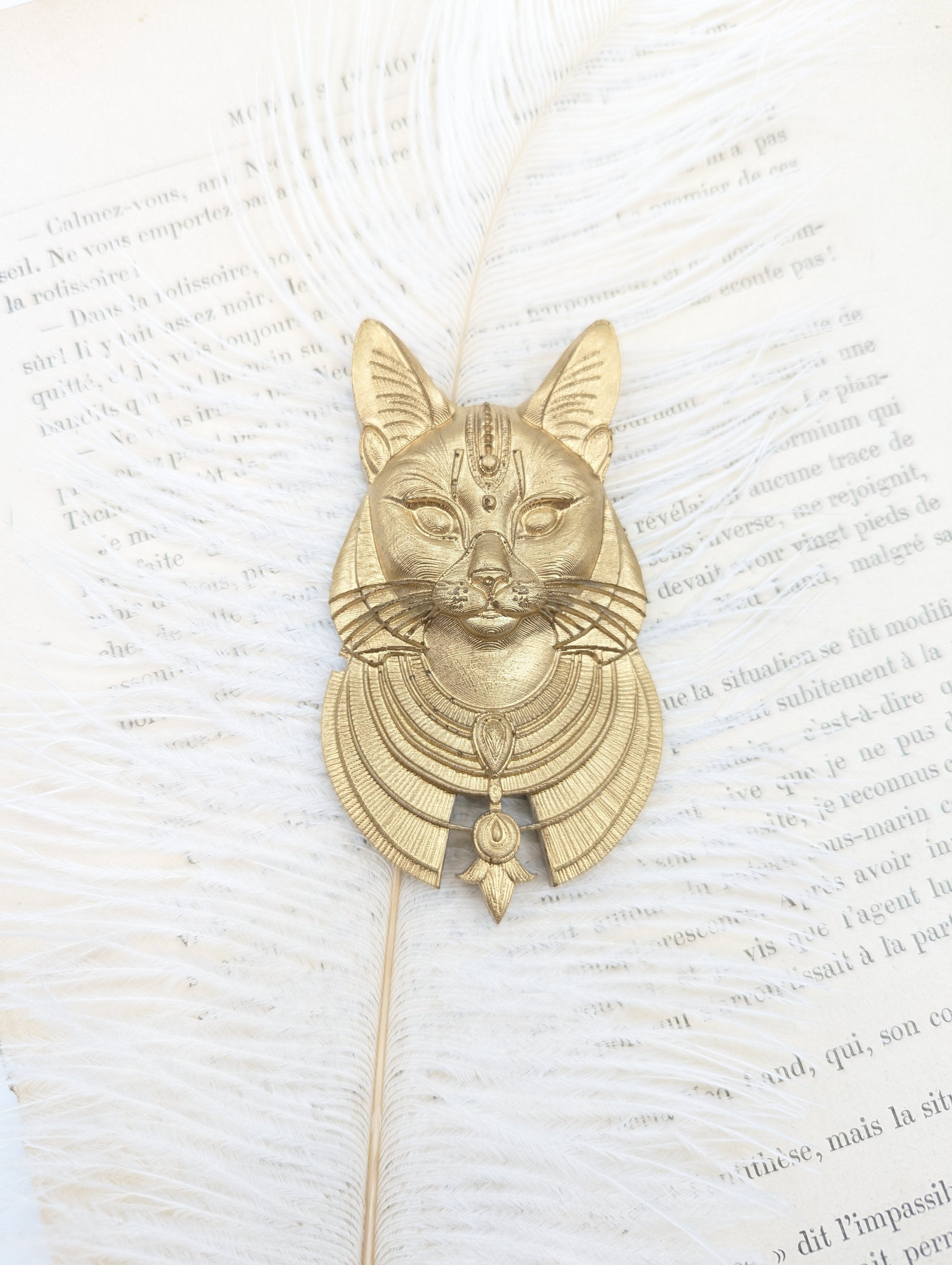 Cabinet de curiosité – portrait mural déesse Bastet or antique, mythologie égyptienne