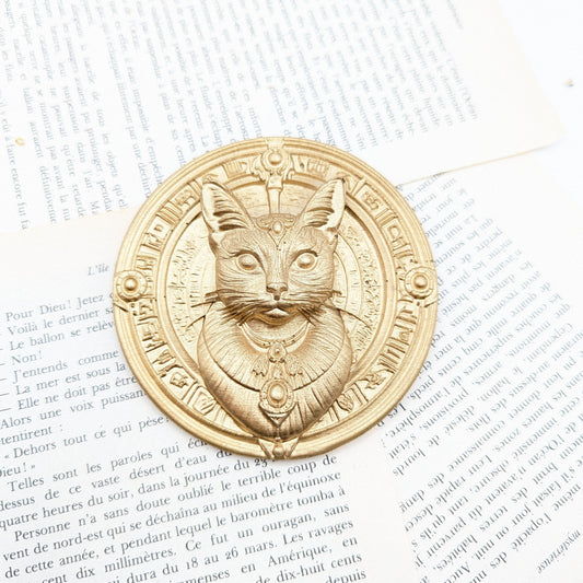 Décoration murale chat Bastet dans un médaillon, mythologie égyptienne doré antique