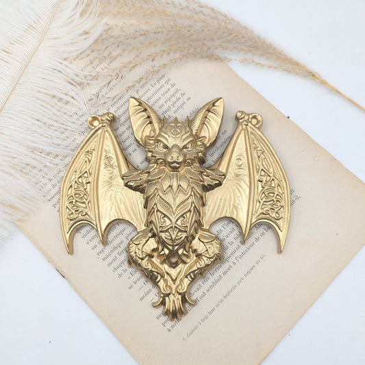 Décoration murale chauve-souris gothique steampunk aux motifs celtiques dorés