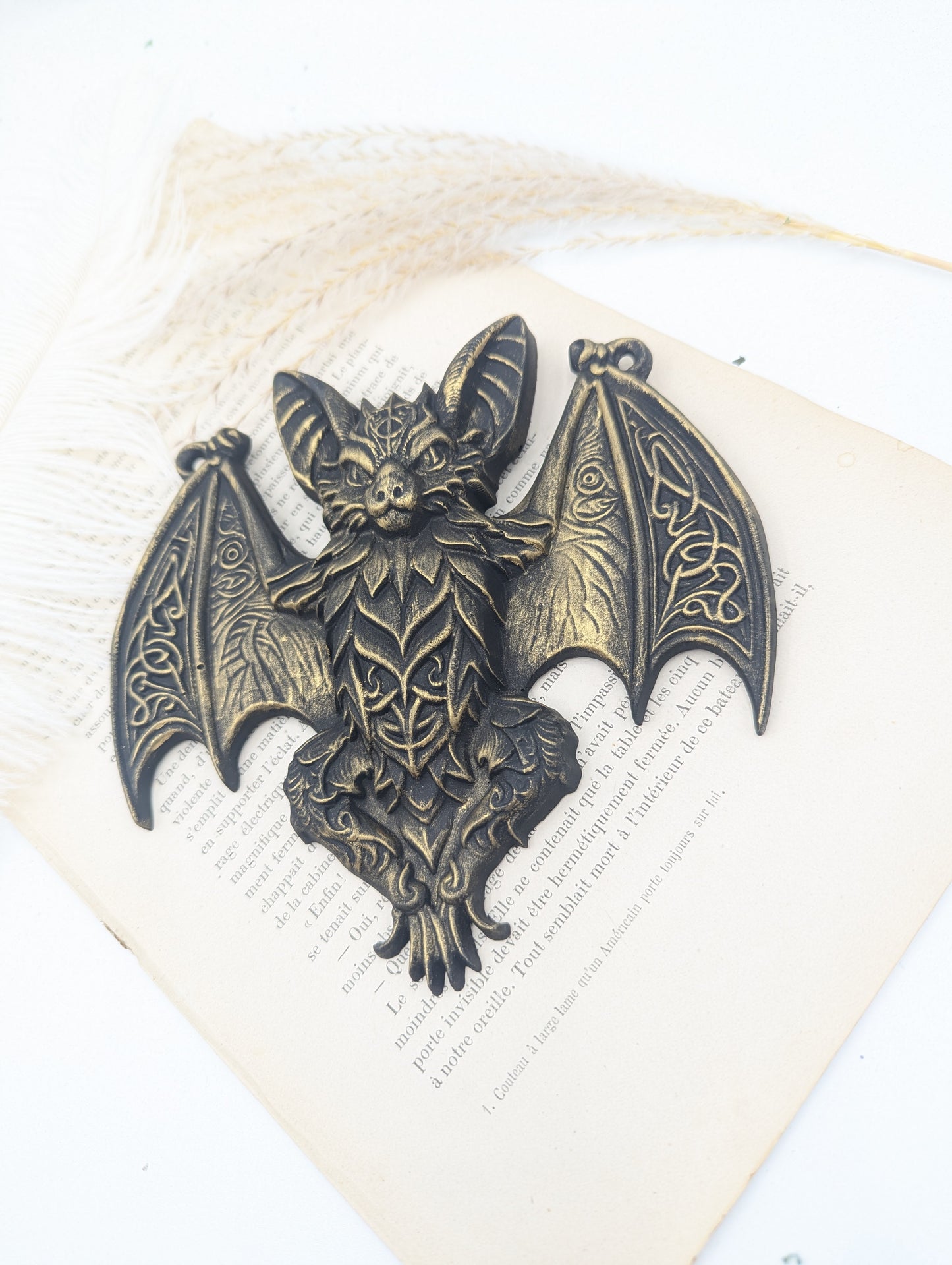 Art gothique steampunk – chauve-souris noire aux motifs celtiques pour cabinet de curiosité