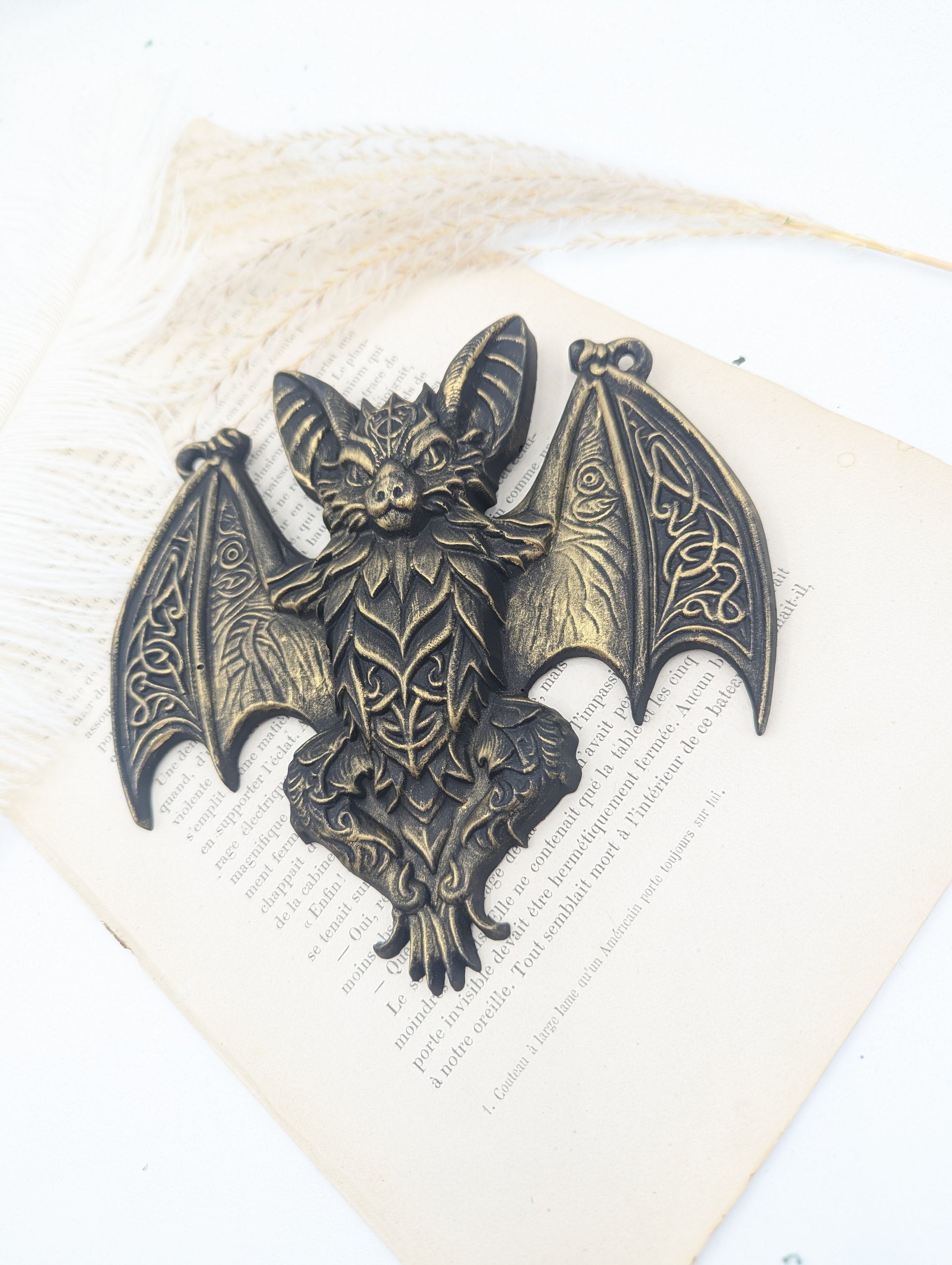 Art gothique steampunk – chauve-souris noire aux motifs celtiques pour cabinet de curiosité