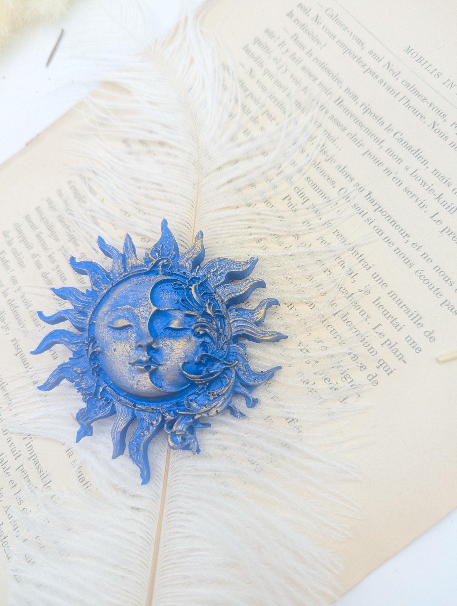 Soleil et lune en résine dorée – idée cadeau ésotérique astrologique original