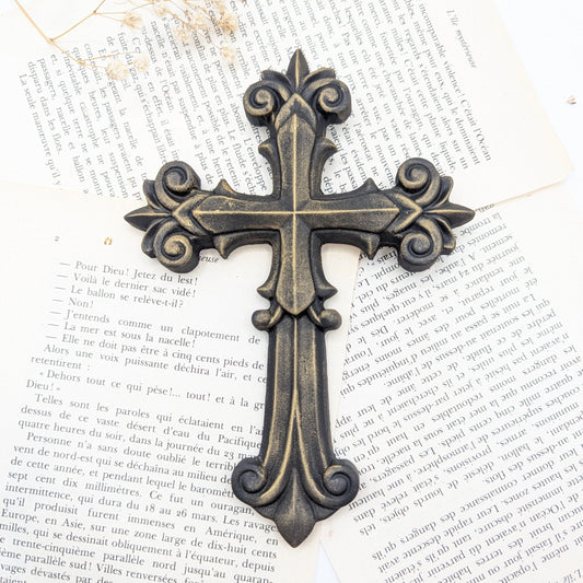  Décoration murale croix catholique noire patinée – style ex-voto baroque gothique cabinet de curiosité