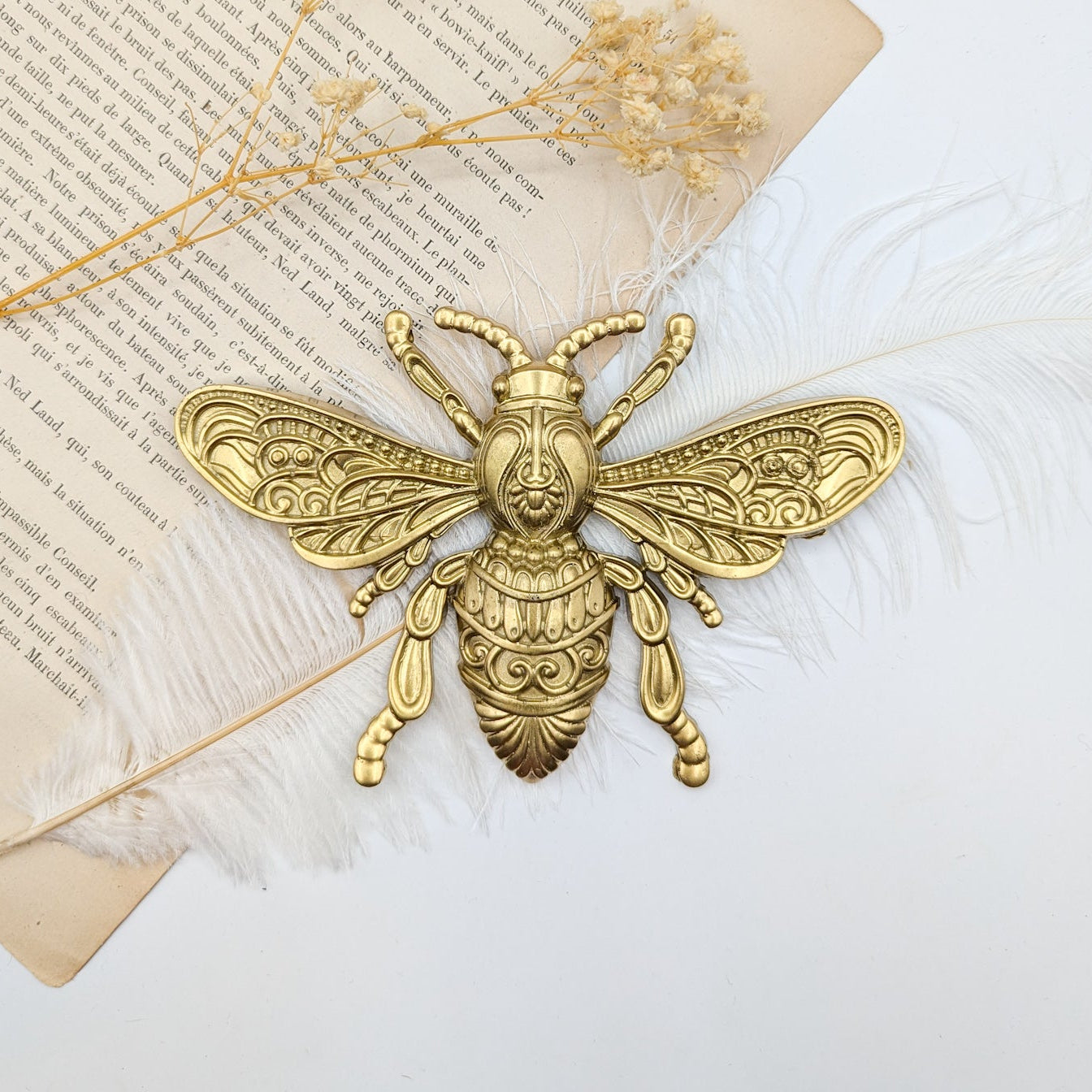 Décoration murale abeille art déco dorée style cabinet de curiosités et steampunk