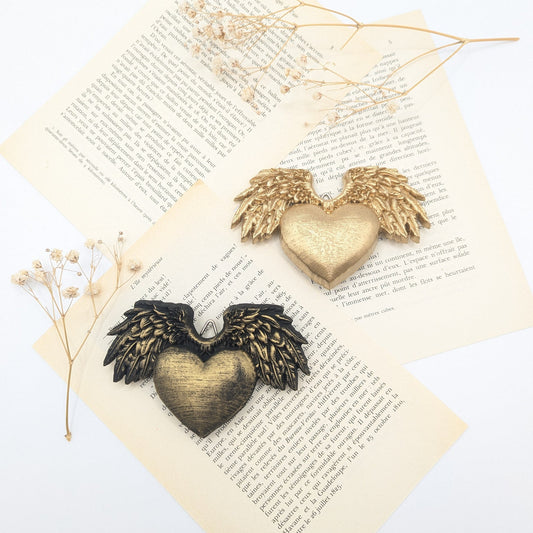 Décoration murale cœur sacré ex-voto ailes d'ange doré – style vintage spirituel cabinet de curiosité