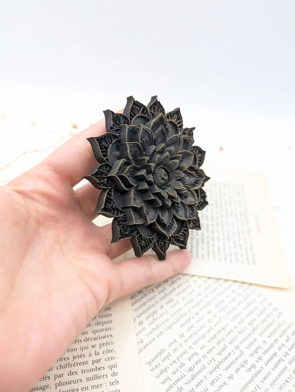 Décoration murale rosace noire gothique – pièce artisanale fait main