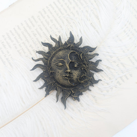 Décoration murale soleil lune doré – accumulation mur de curiosité