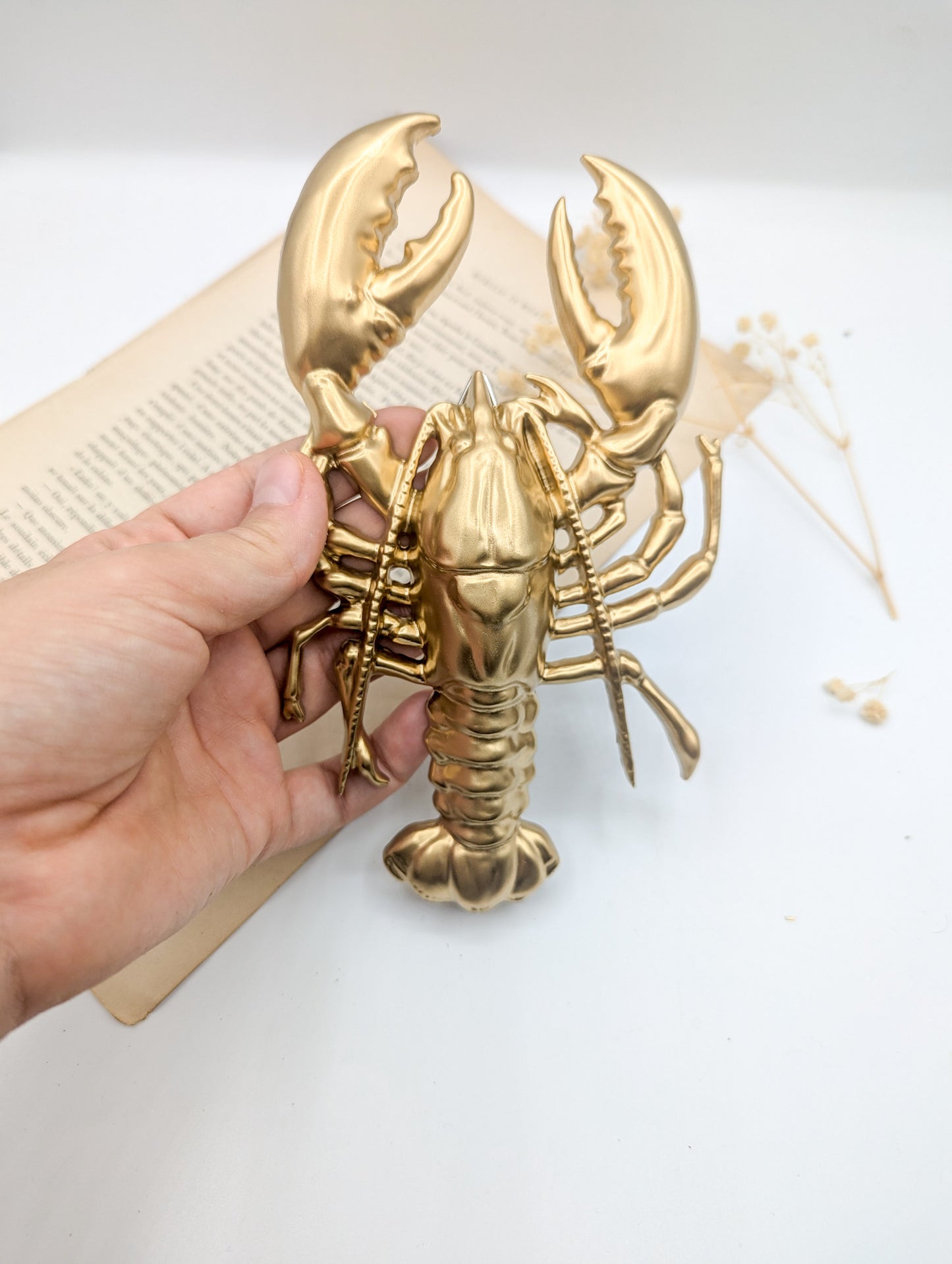 Décoration murale homard doré inspiration univers maritime et ambiance bord de mer chic
