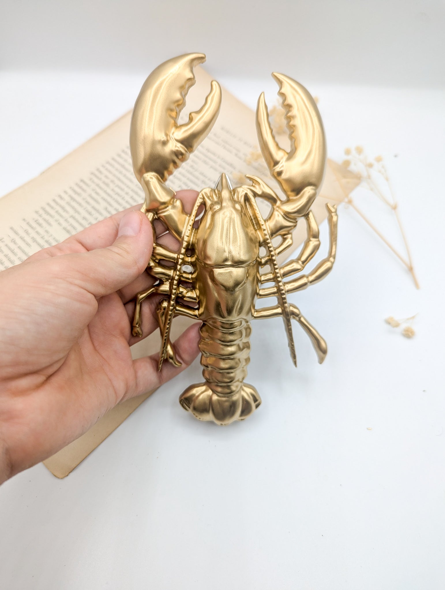 Décoration murale homard doré inspiration univers maritime et ambiance bord de mer chic
