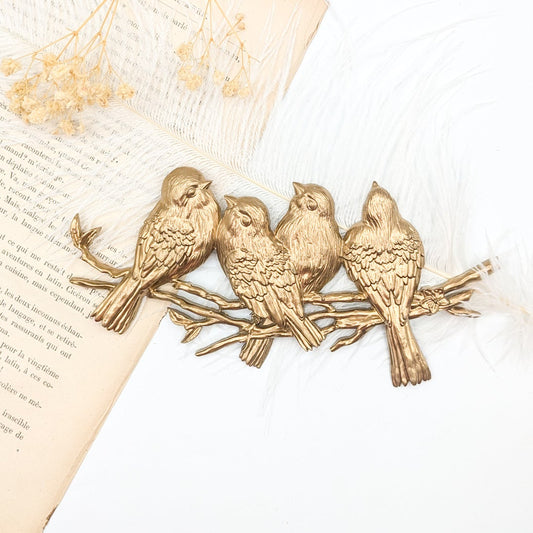 Oiseaux sur branche en décoration murale bohème nature style cabinet de curiosités