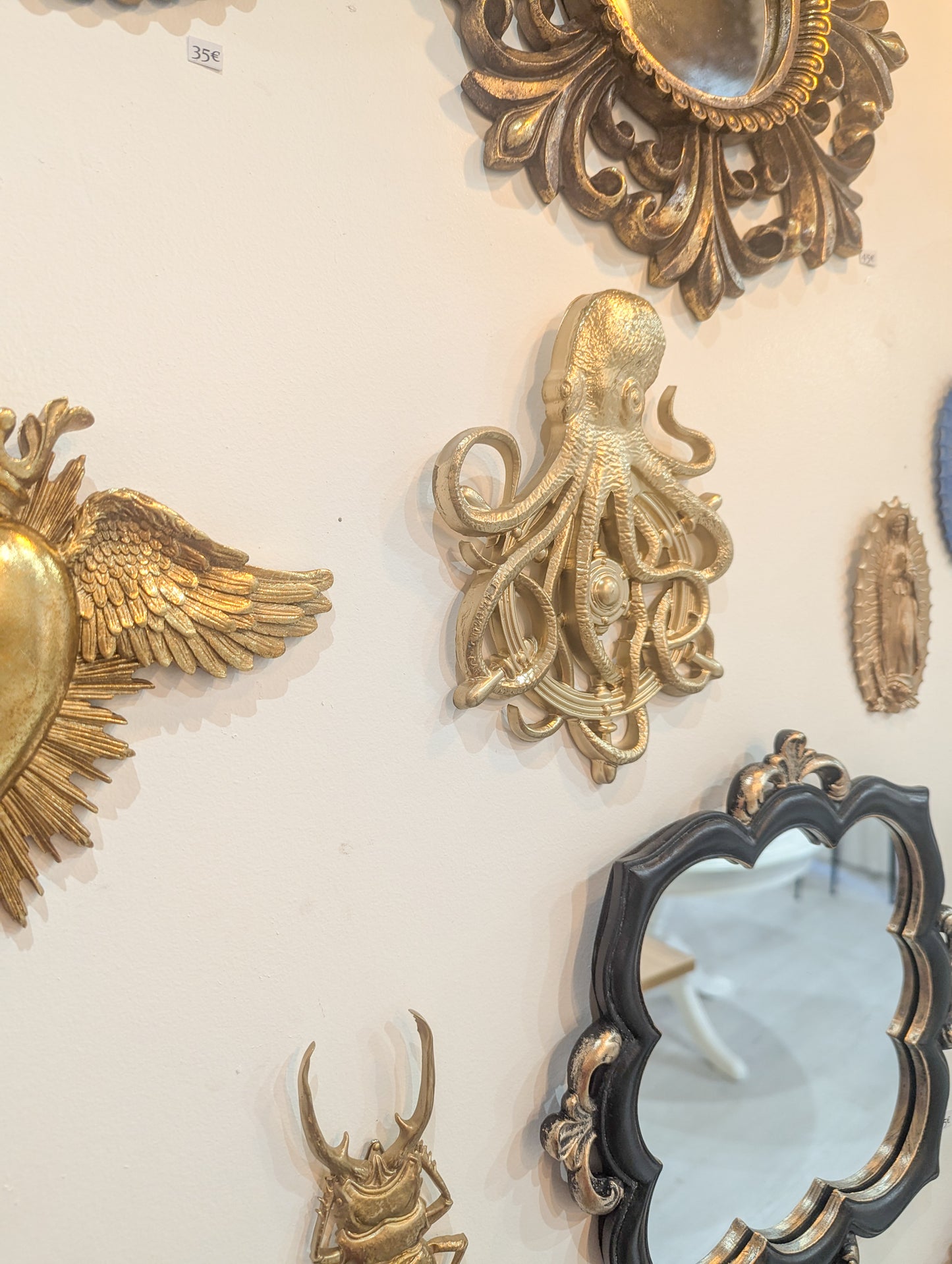 Pieuvre artisanale dorée esprit pirate et décoration murale cabinet de curiosités